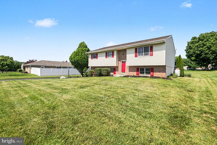 Property Photo: 212 Brunswick Lane PA 17078