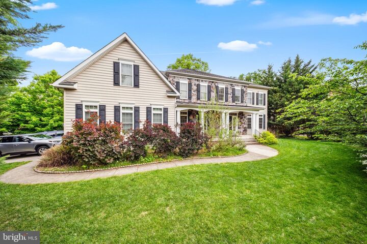 Property Photo:  7101 Idylwood Road  VA 22043 