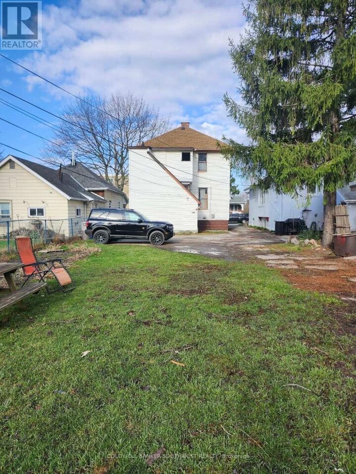 Property Photo:  270 Queen Street  ON N7T 2R9 
