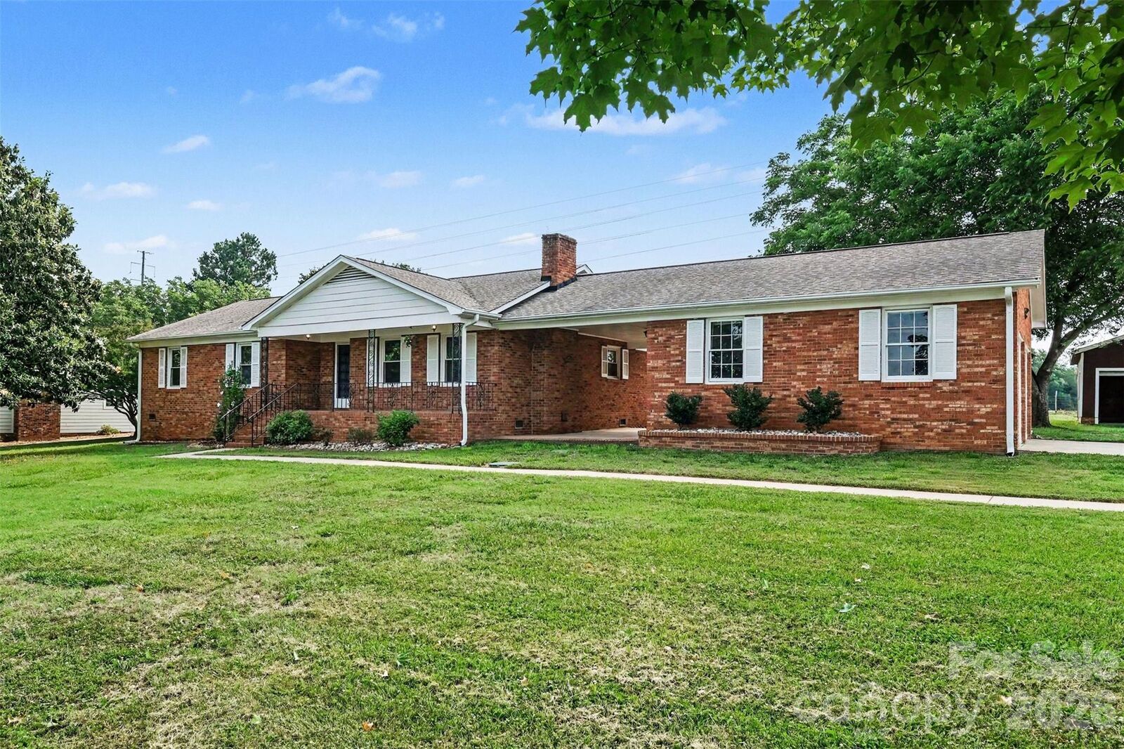 Property Photo: 16924 Knoxwood Drive NC 28078