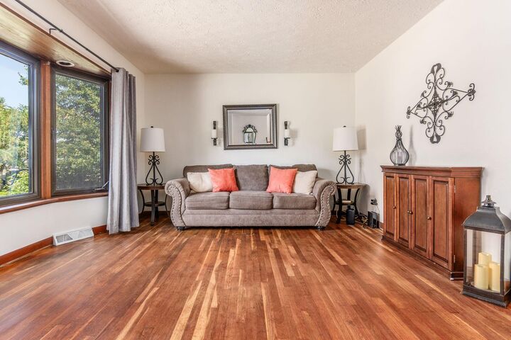 Property Photo: 1289 Yellowwood Drive OH 43229