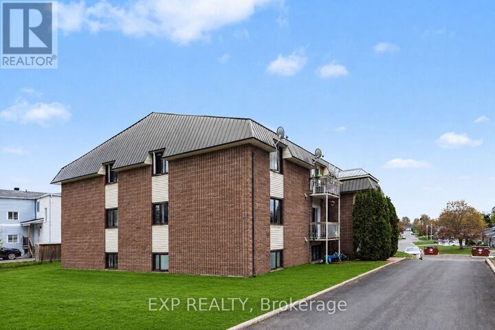 Property Photo:  875 Laurier Street 12  ON K4K 1E6 