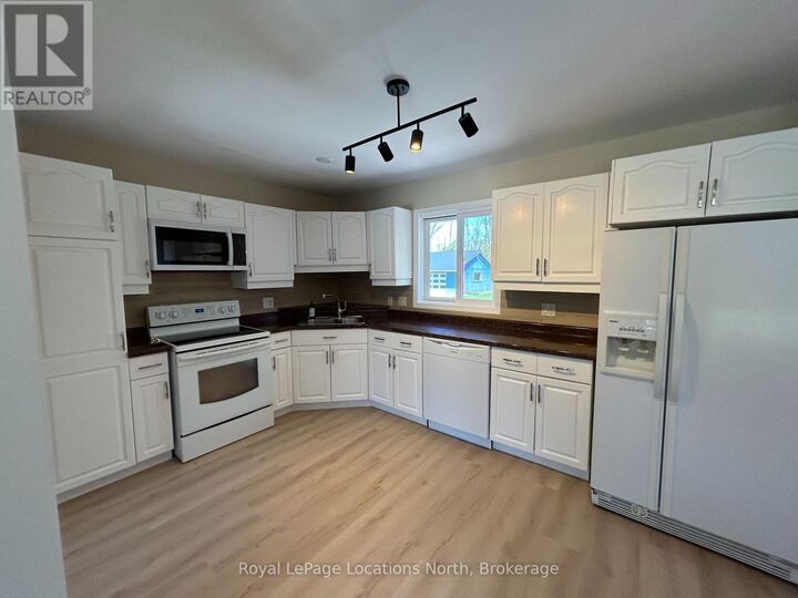 Property Photo:  64 Silver Creek Drive  ON L9Y 4W9 