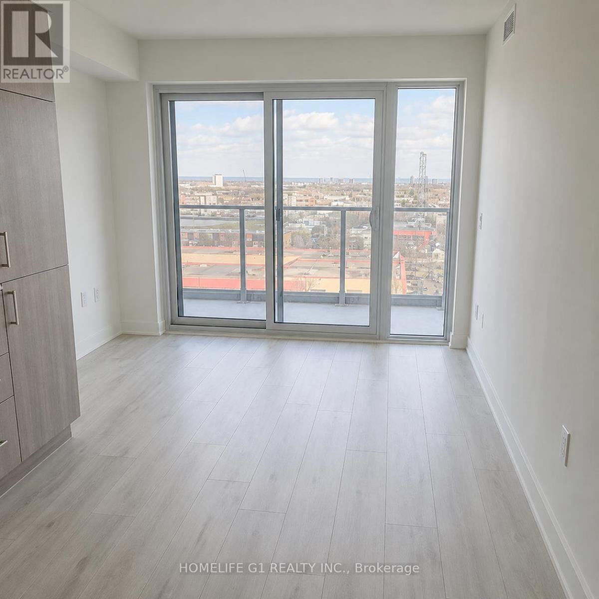 Property Photo:  1010 Sandy Beach Road 1004  ON L1W 0C7 