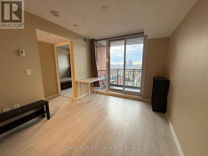 Property Photo: 800 Lawrence Avenue West 1421 ON M6A 0B1