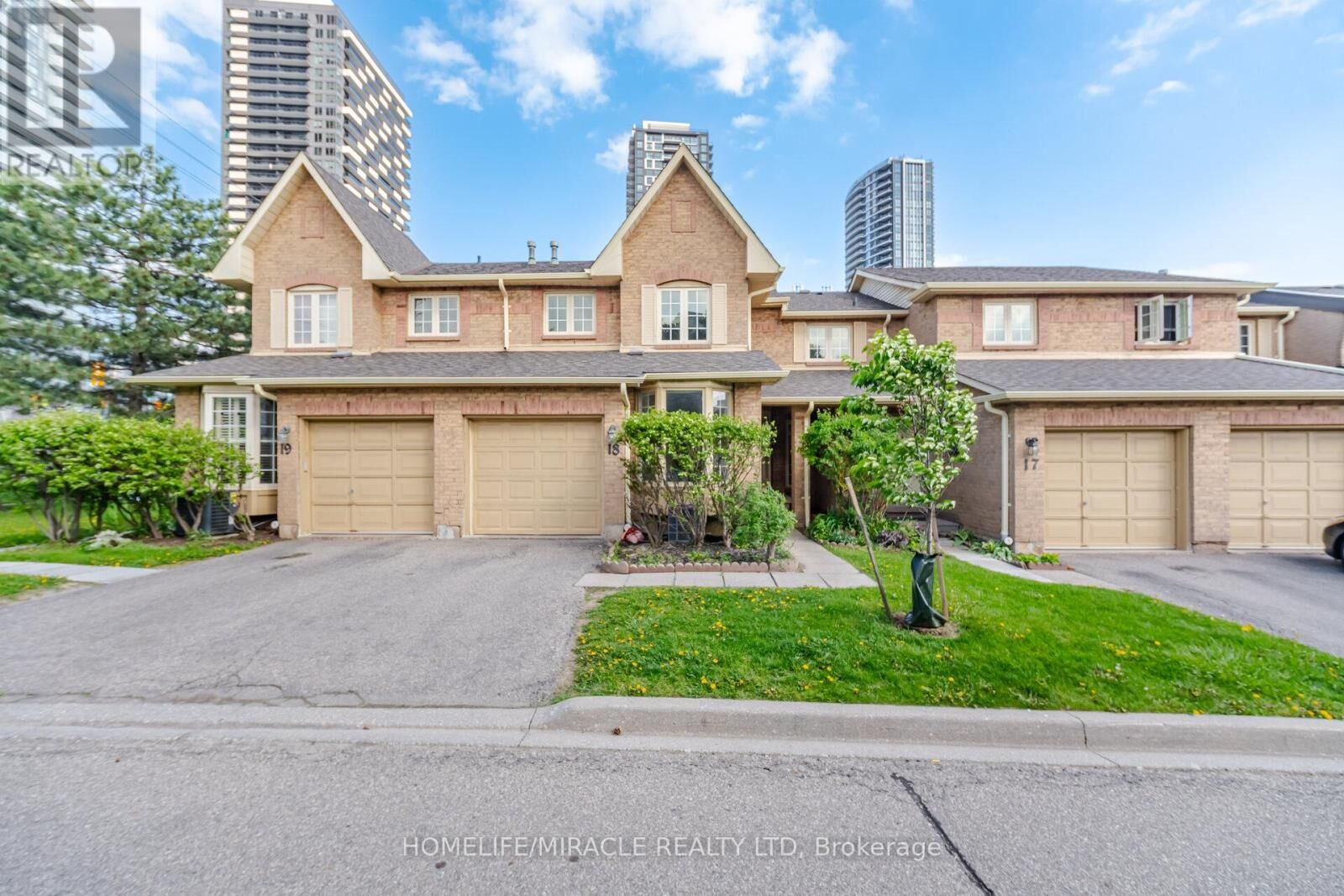 Property Photo:  35 Ceremonial Drive 18  ON L5R 3G6 