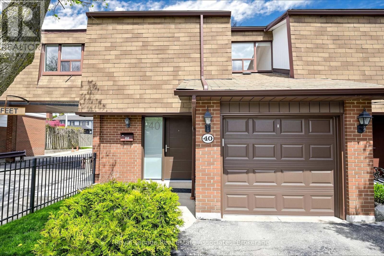 Property Photo: 600 Silver Creek Boulevard 40 ON L5A 2B4