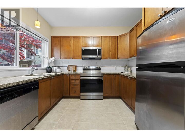 Property Photo:  621 Langside Avenue 13  BC V3J 0A8 