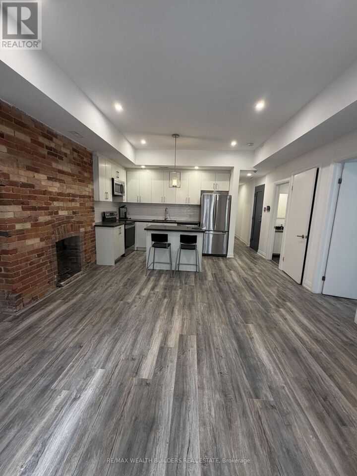Property Photo:  215 Jarvis Street 4  ON M5B 2C1 