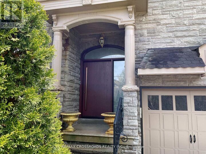 Property Photo:  129 Lakeland Crescent  ON L4E 3A1 