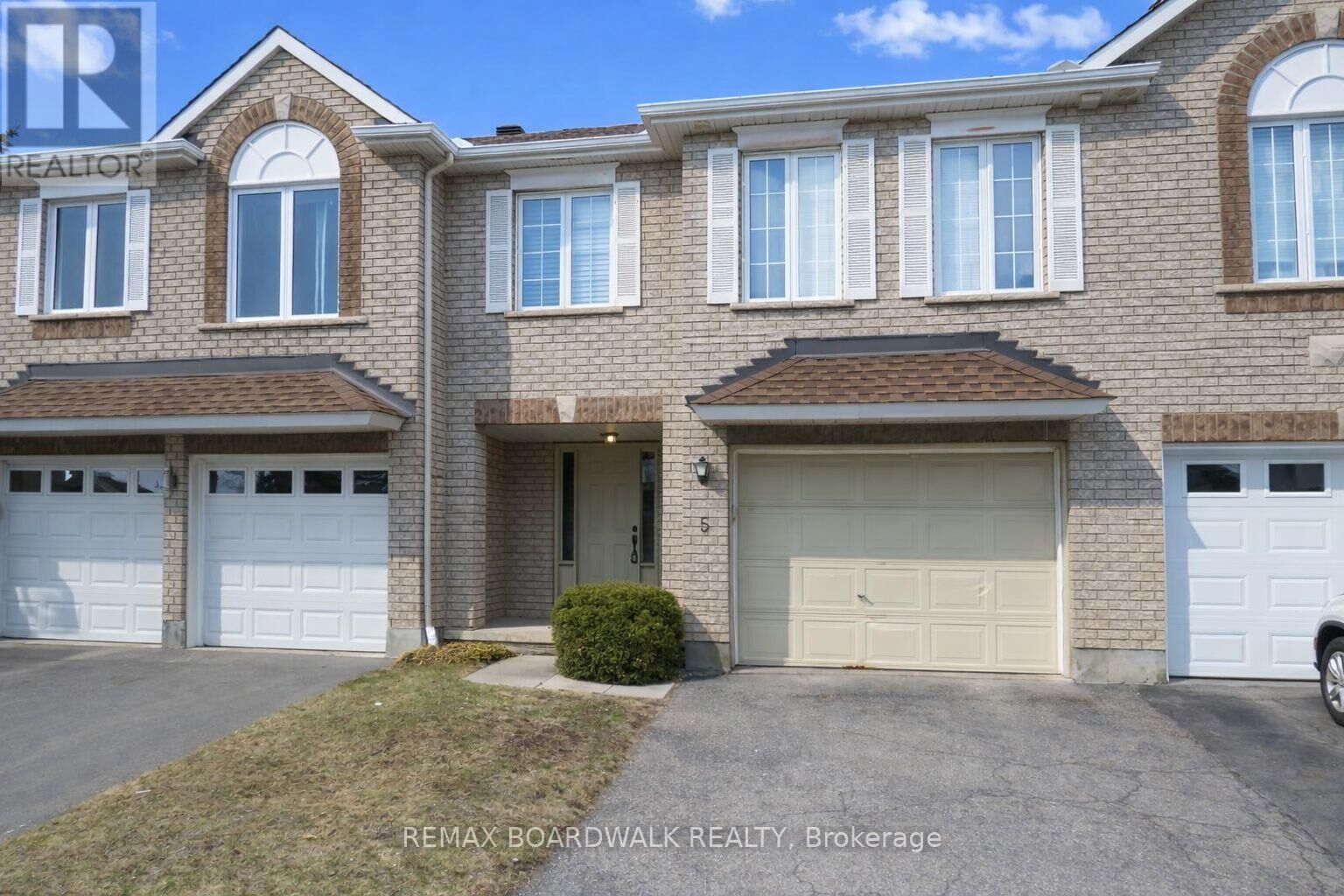 Property Photo:  5 Maple Park Private  ON K1T 4A6 