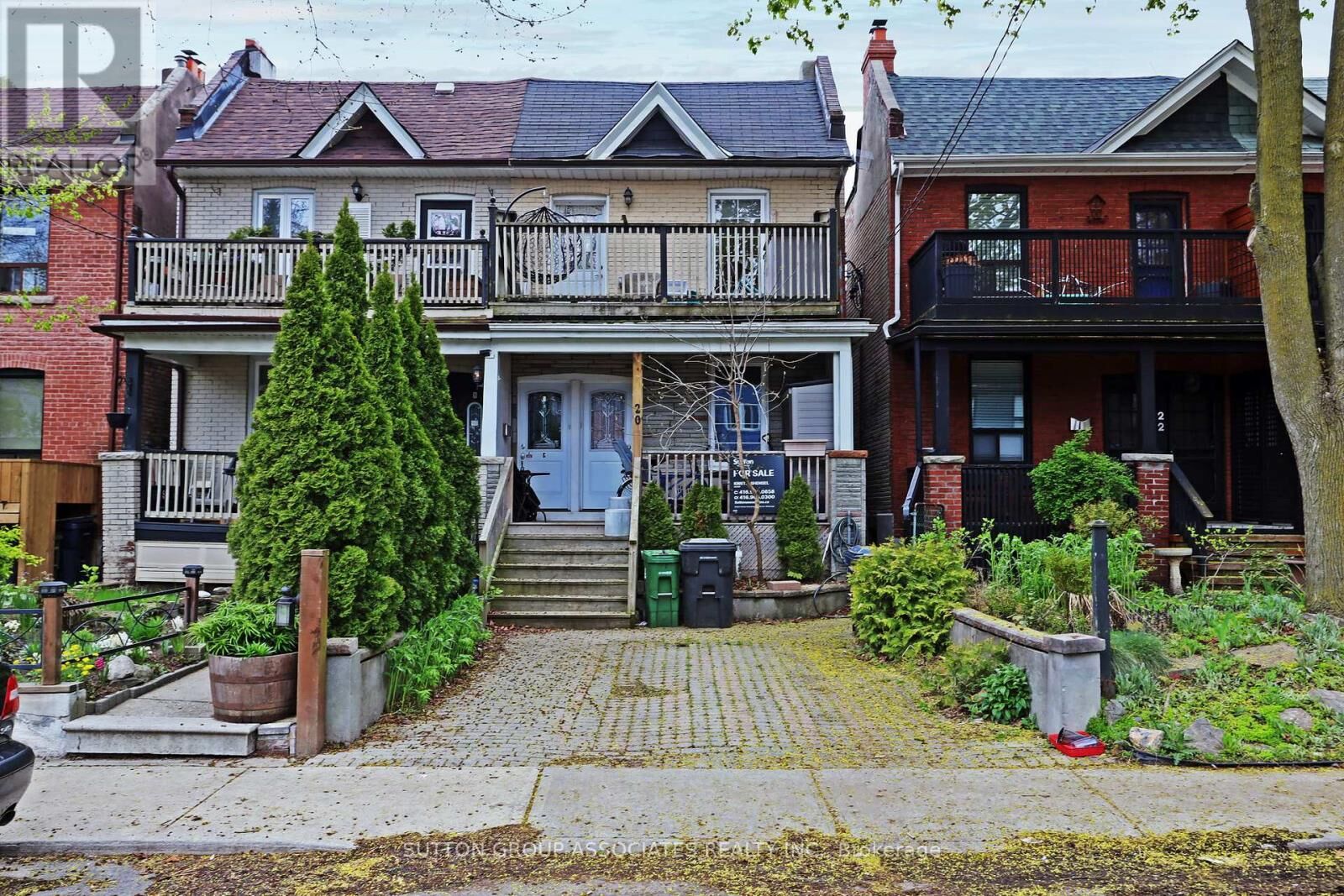 Property Photo:  20 Ashdale Avenue  ON M4L 2Y7 