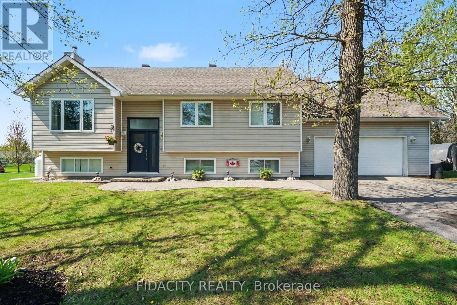 Property Photo:  266 Clifford Campbell Street  ON K0A 1X0 