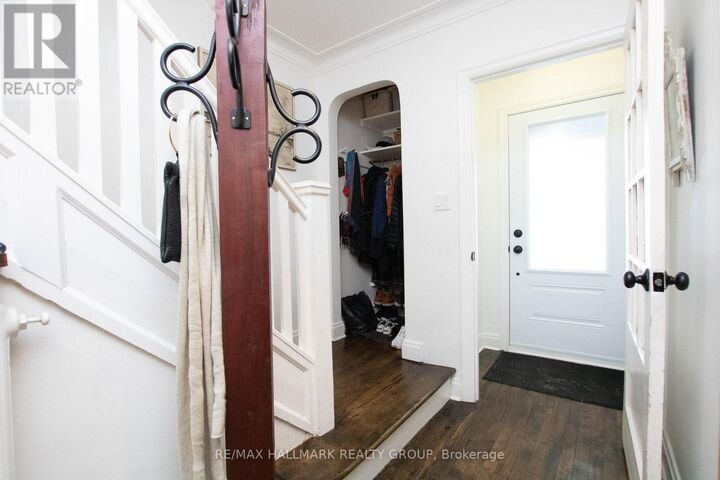 Property Photo:  42 Glengarry Road  ON K1S 0L5 