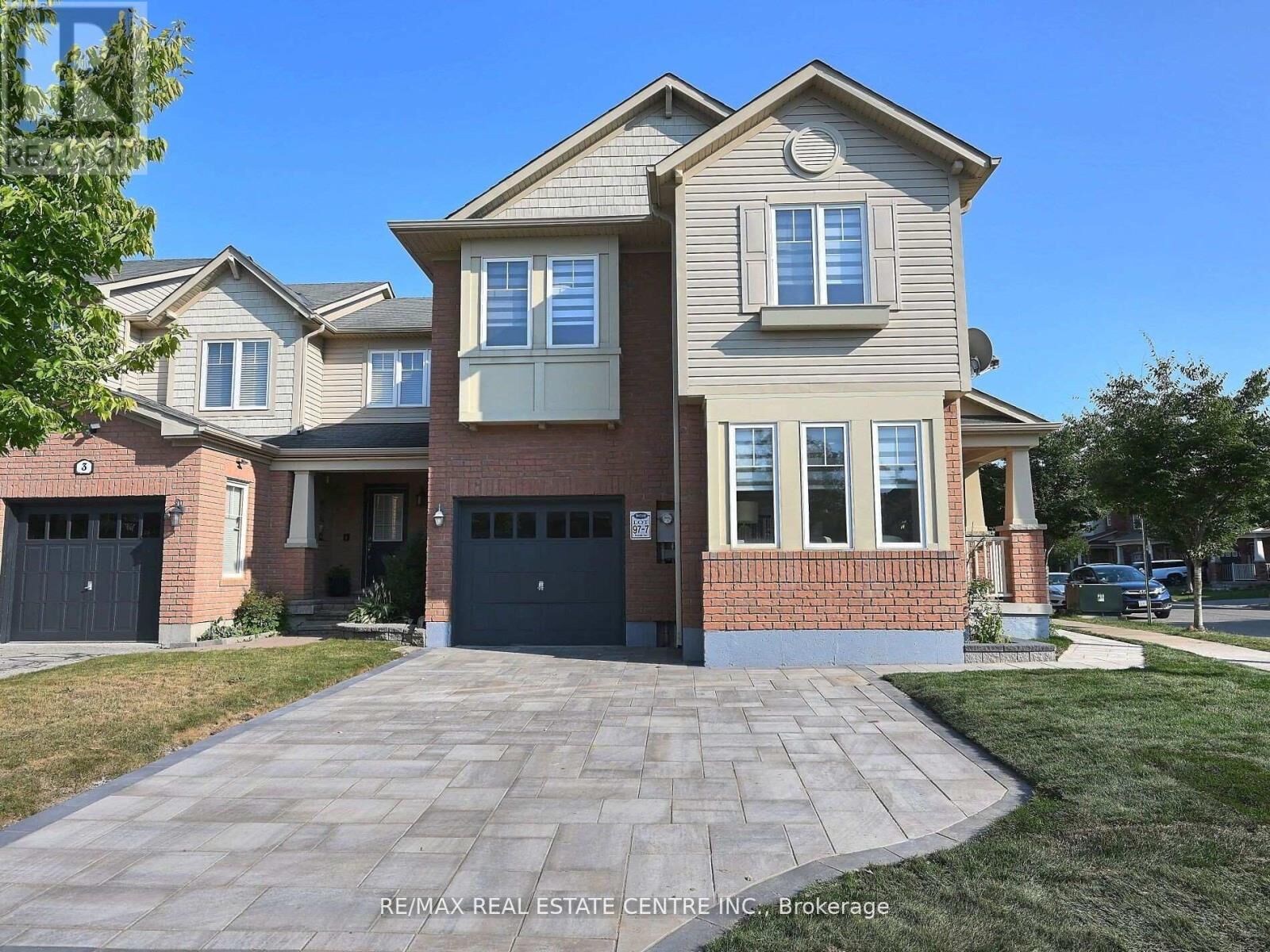 Property Photo:  1 McCandless Court  ON L9T 2C4 