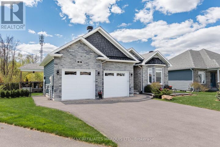 Property Photo: 22 Hilda Street ON K0C 1P0