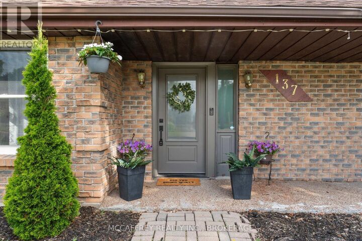 Property Photo: 137 Thomas Street West ON K7R 2H4