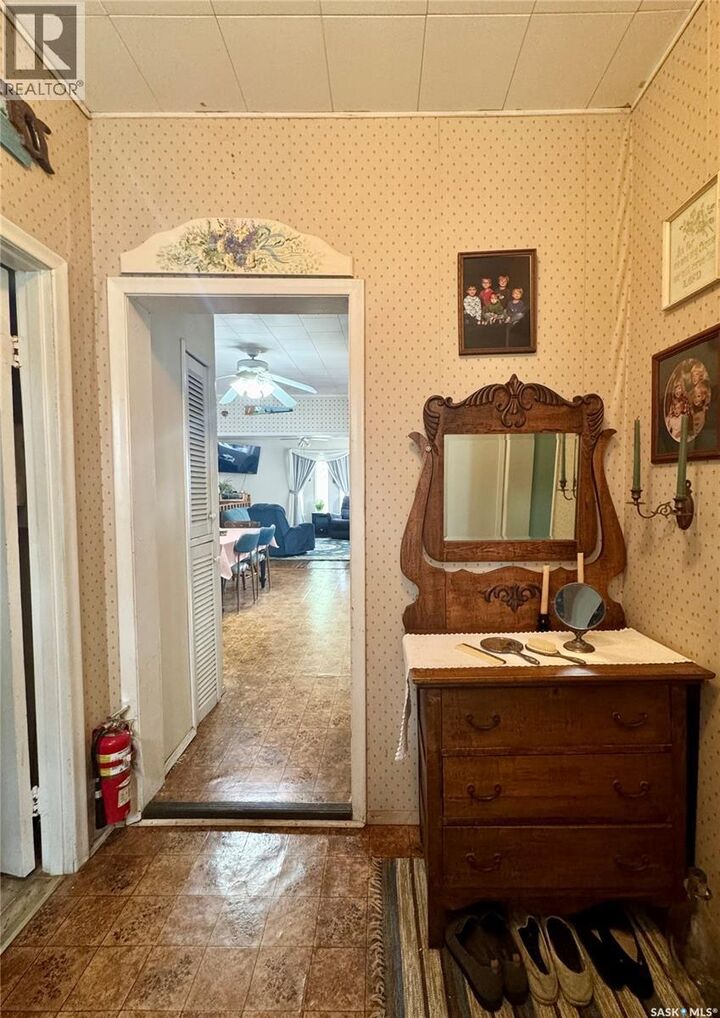 Property Photo:  214 2nd Street N  SK S0K 4R0 