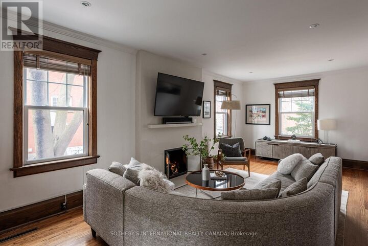 Property Photo:  77 Catherine Avenue  ON L4G 1K6 