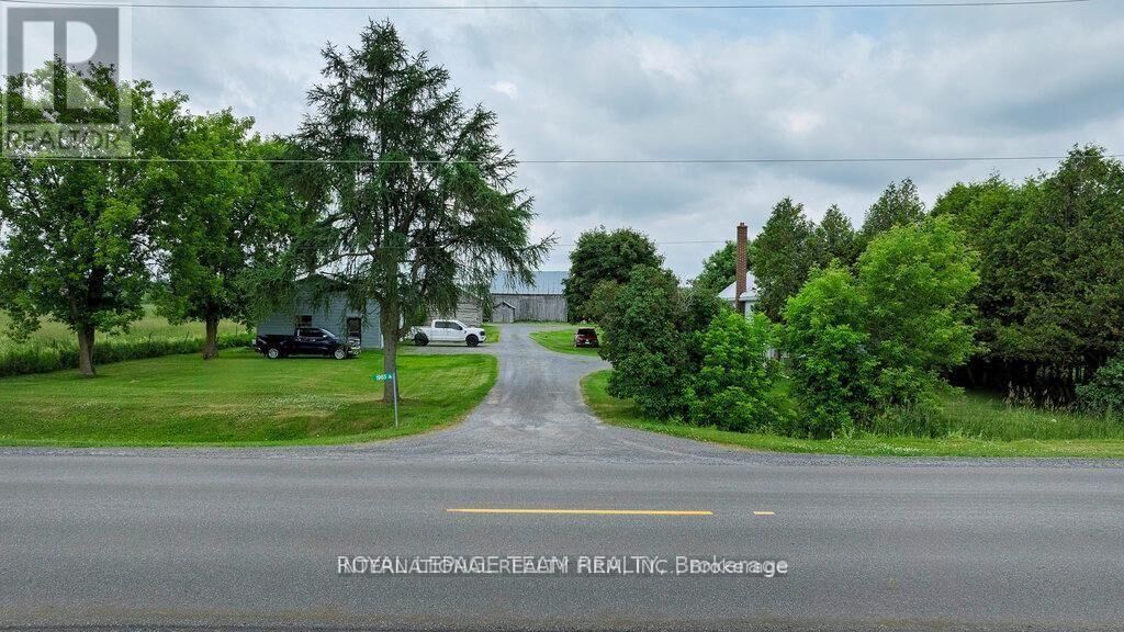 Property Photo:  1965 Marchurst Road  ON K2K 1X7 