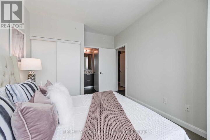 Property Photo:  11 Bogert Avenue 2305  ON M2N 0H4 