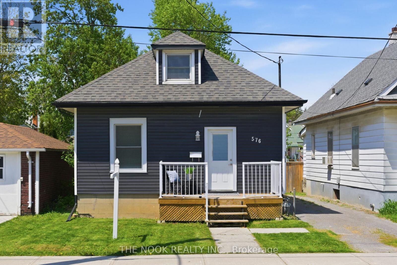 Property Photo:  576 Wolfe Street  ON K9J 2L8 
