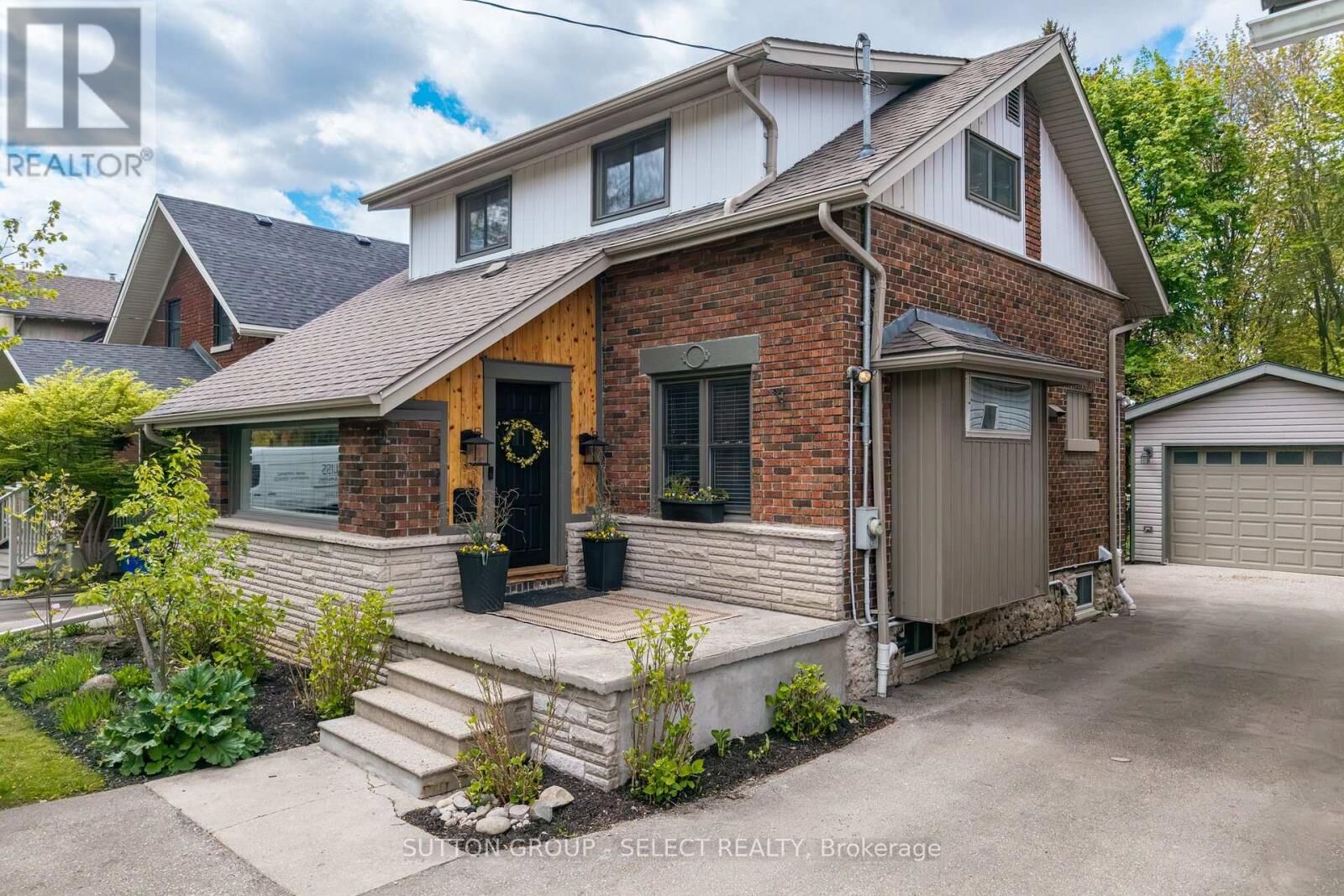 Property Photo:  442 Victoria Street  ON N5Y 4A9 