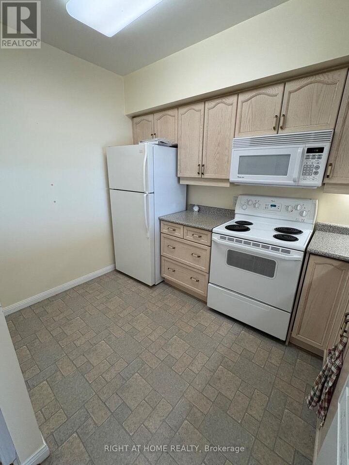 Property Photo:  94 Dean Avenue 403  ON L4N 0M3 