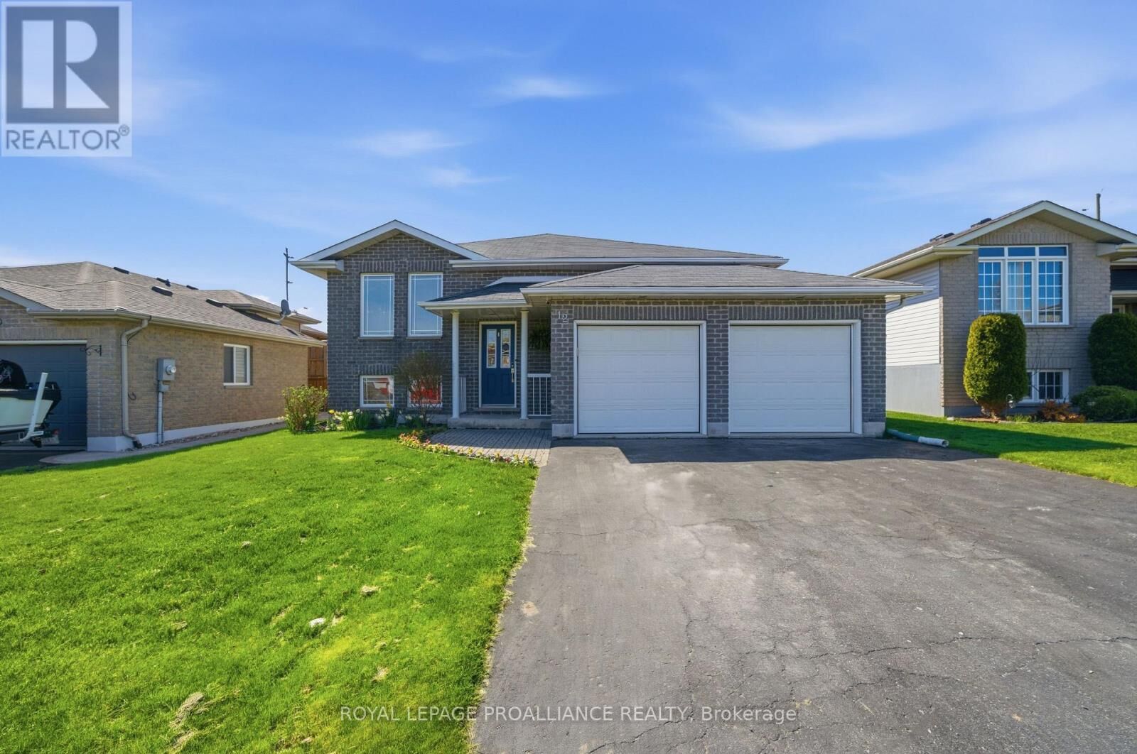 Property Photo: 12 Ridgeview Lane ON K8V 5P8