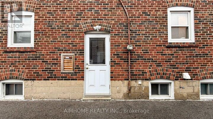 Property Photo:  39 Brentcliffe Road  ON M4G 3Y4 