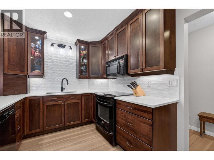 Property Photo:  1534 Lawrence Avenue 306  BC V1Y 6M8 