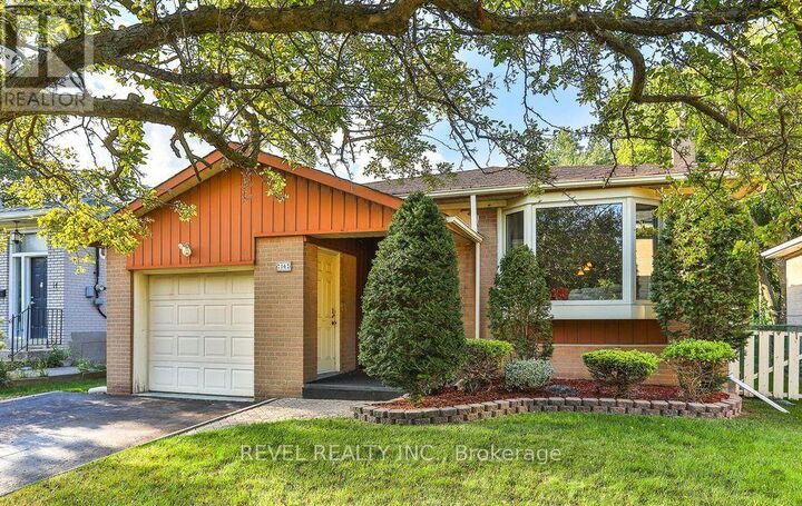 Property Photo: 16 Ravenview Drive ON M1E 3M1