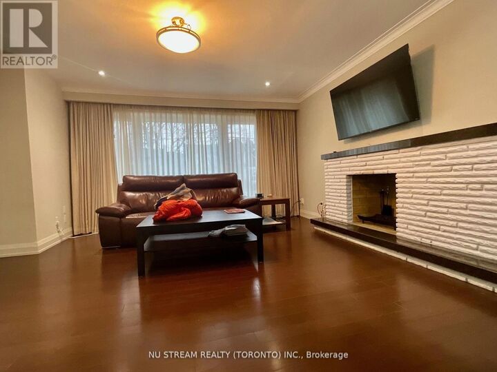 Property Photo:  260 Fisherville Road Main  ON M2R 3C5 