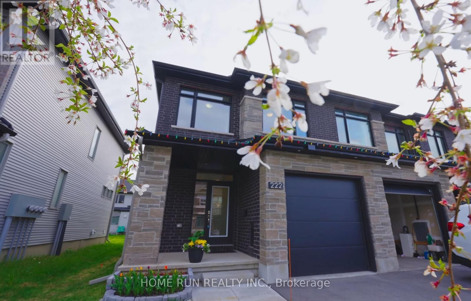 Property Photo:  222 Finsbury Avenue  ON K2S 2X9 