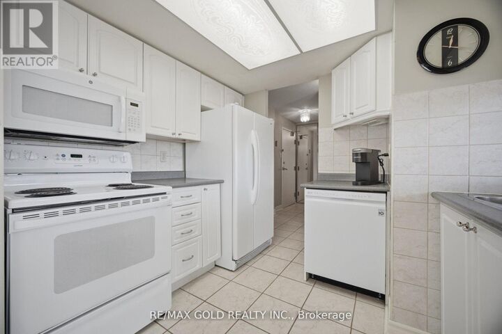 Property Photo:  2091 Hurontario Street 908  ON L5A 4E6 
