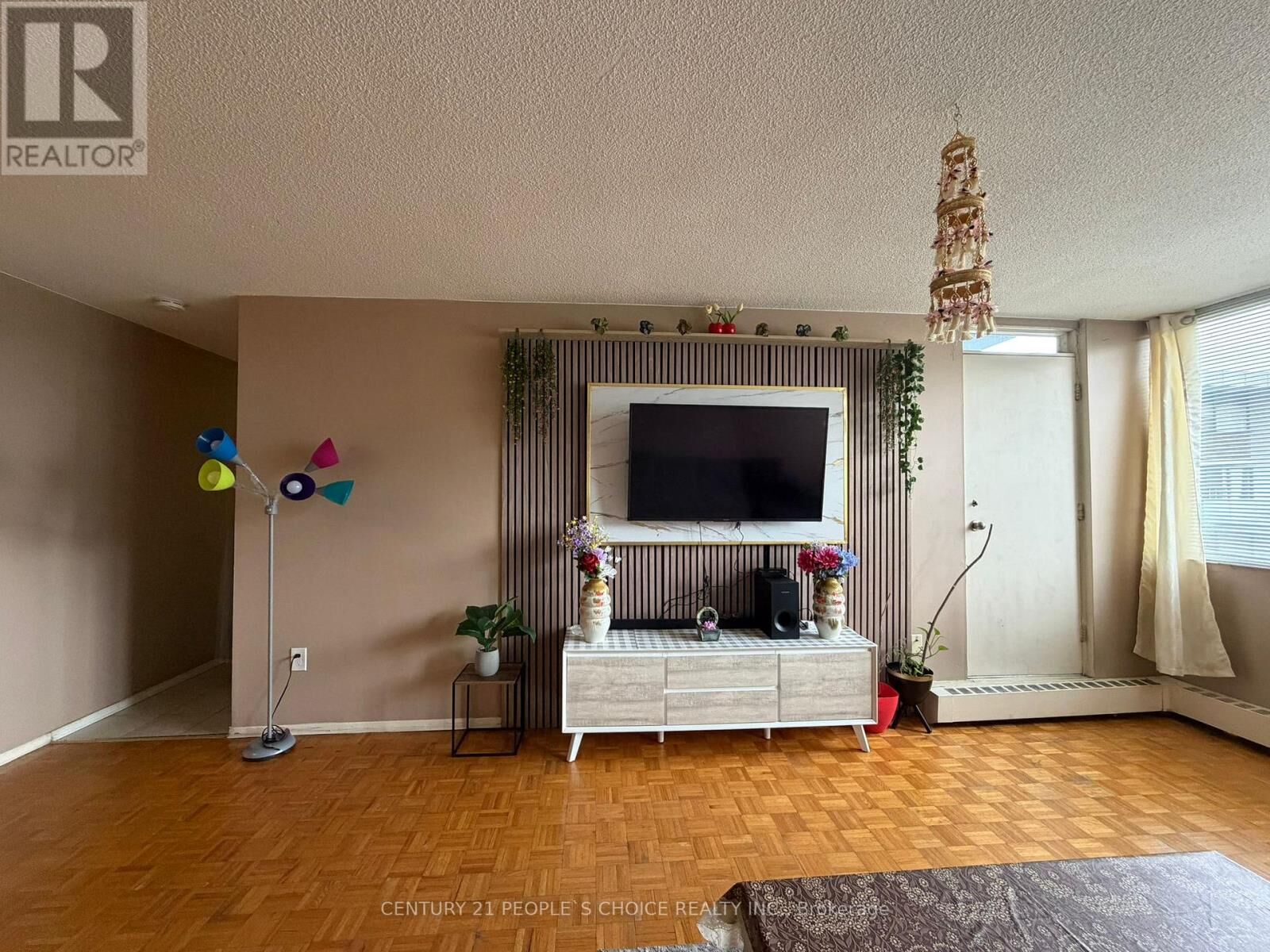 Property Photo: 2121 Roche Court 725 ON L5K 2C7