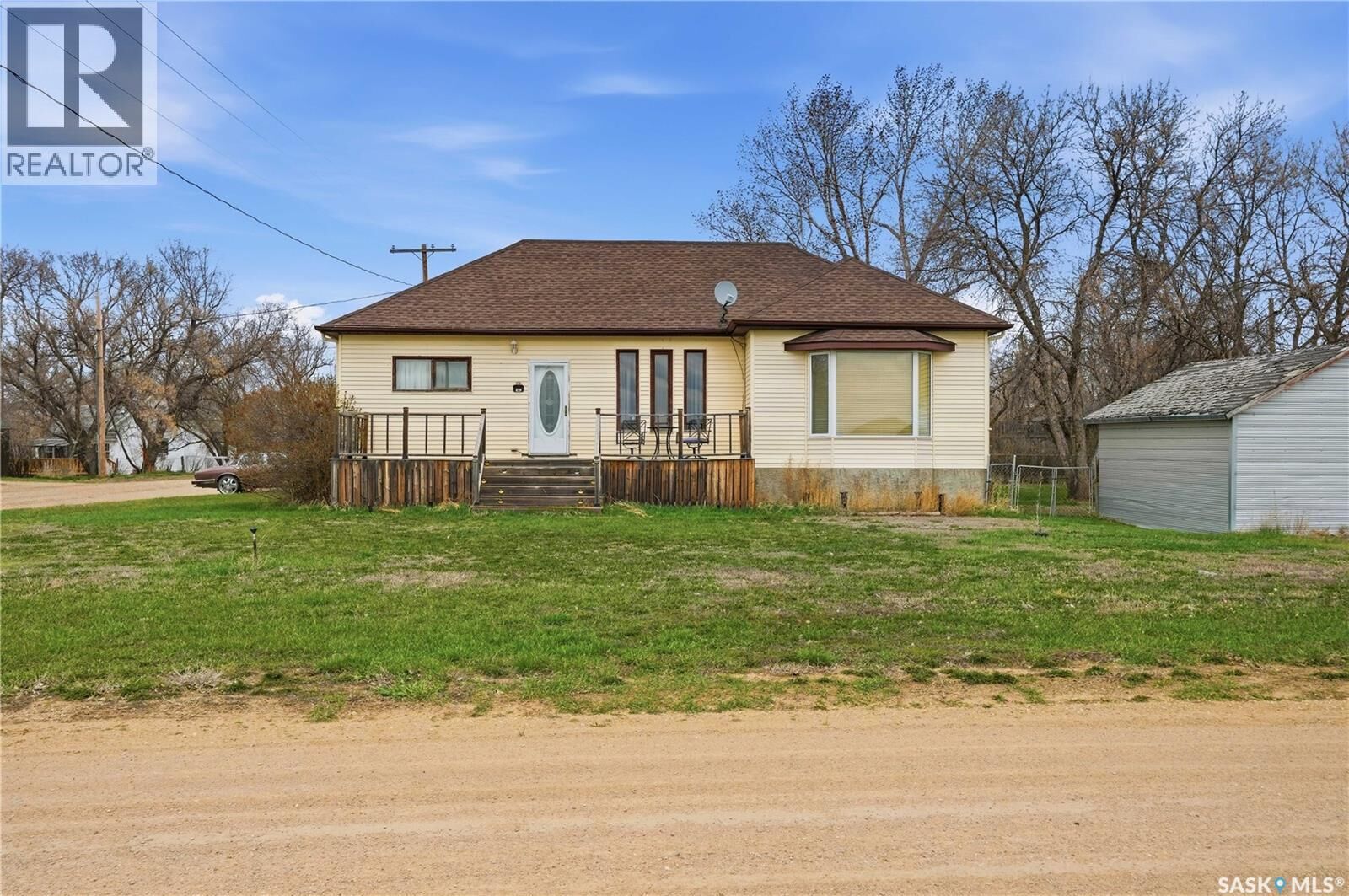 Property Photo:  210 Railway Avenue  SK S0H 3E0 