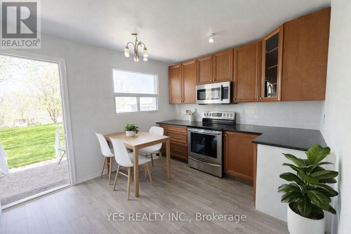 Property Photo:  199 North Service Road  ON L5A 1A4 