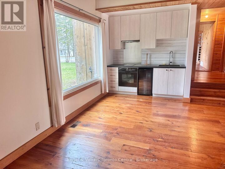 Property Photo: 109 Hope Street 2 ON L9Y 0L1