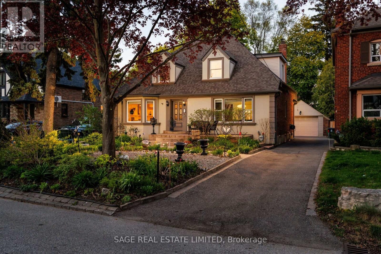 Property Photo:  25 Cliveden Avenue  ON M8Z 3M7 