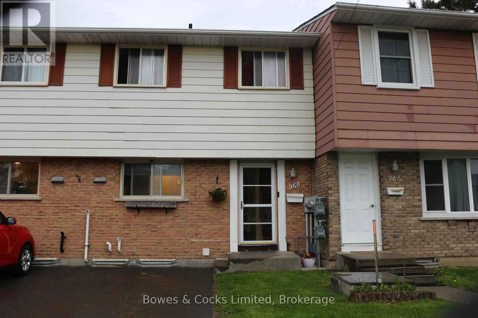 Property Photo:  968 Oakview Avenue  ON K7M 6W8 