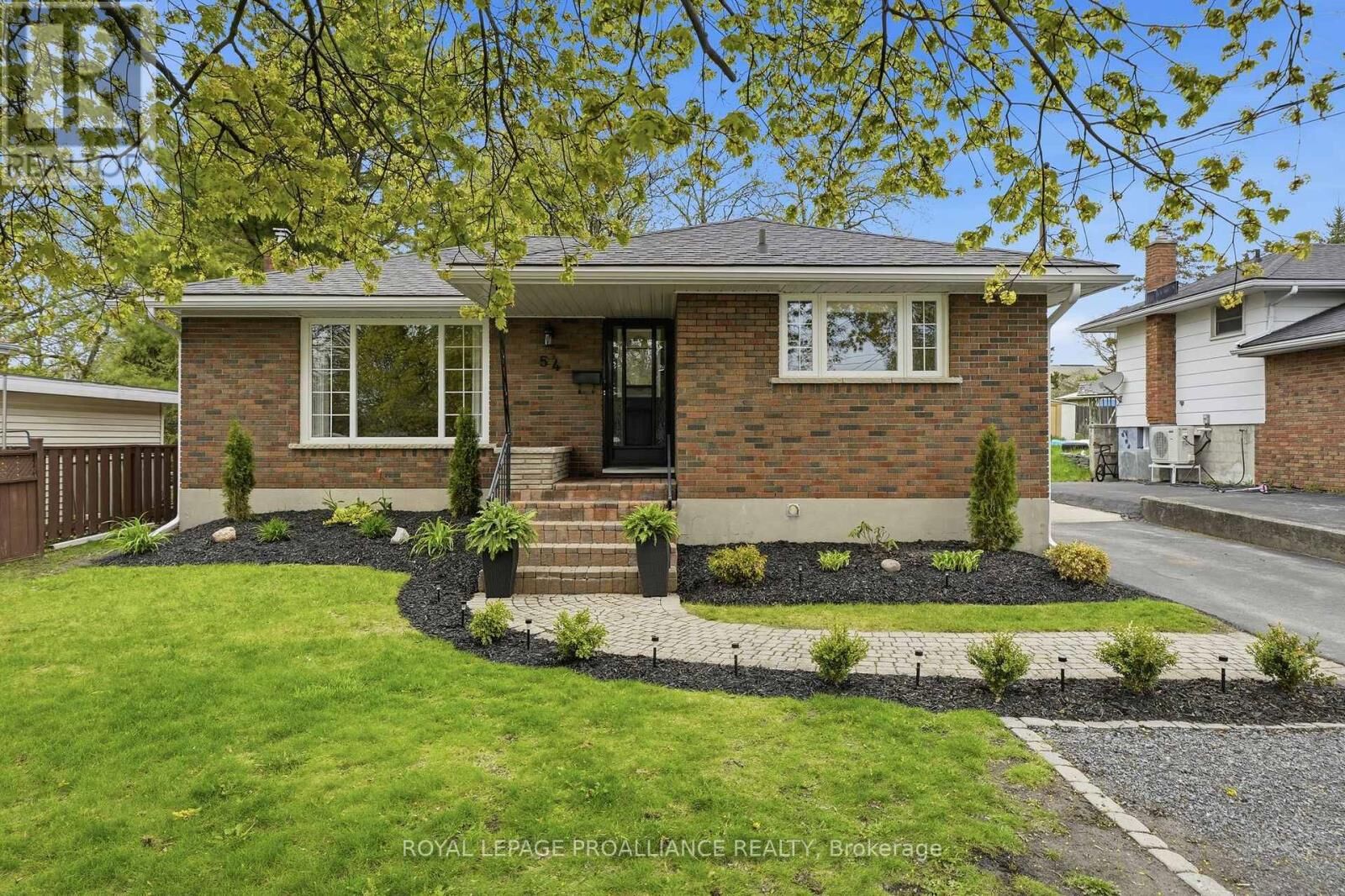 Property Photo:  54 Craig Street  ON K8P 2K1 