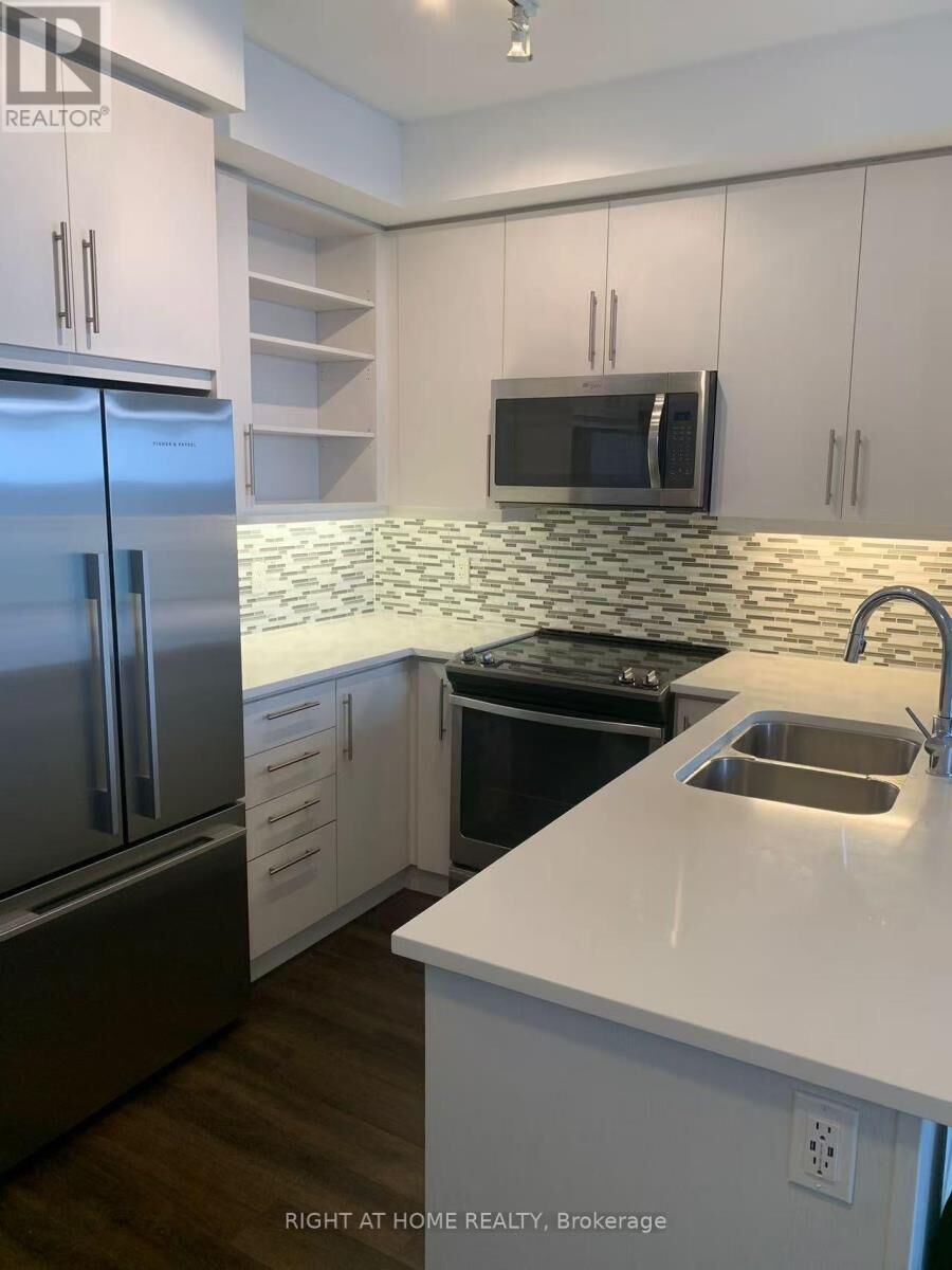 Property Photo:  65 Oneida Crescent 1710  ON L4B 0A1 