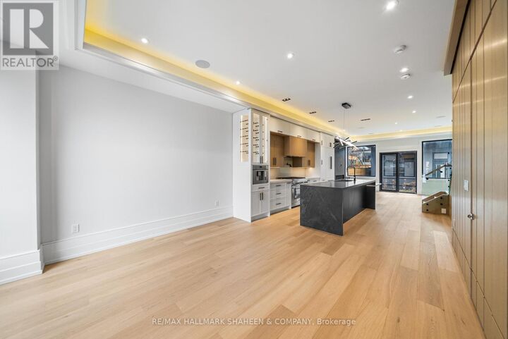 Property Photo:  199 Arlington Avenue  ON M6C 2Z4 