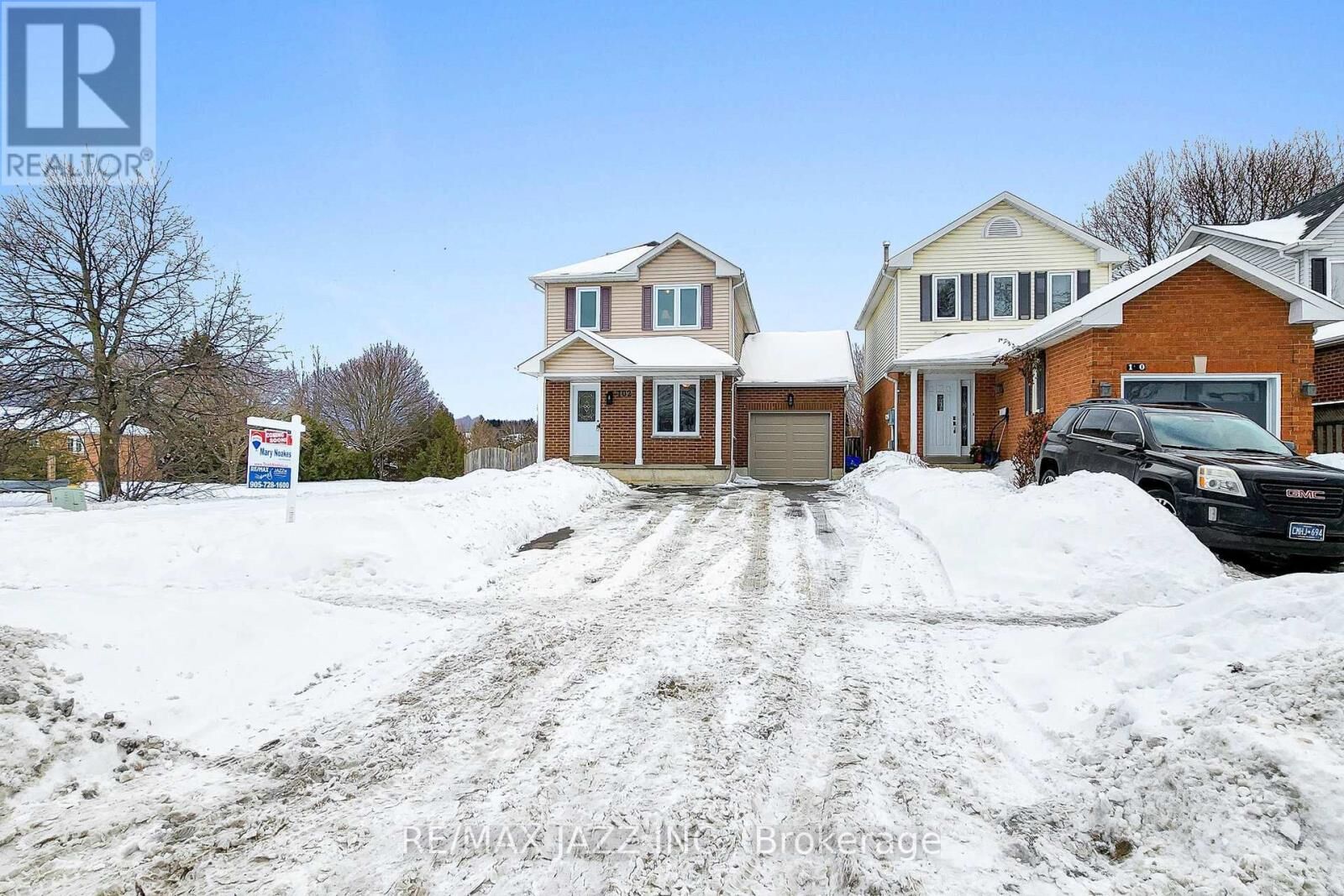 Property Photo:  102 Penfound Drive  ON L1C 4B8 