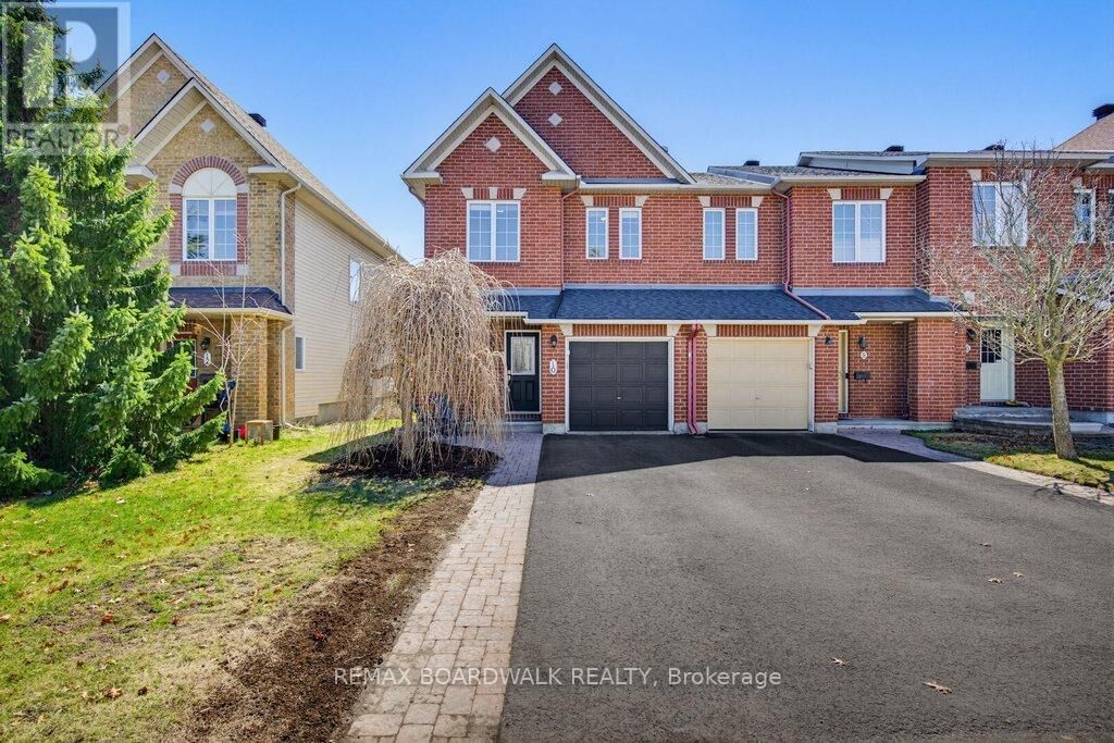 Property Photo: 10 Valemont Street ON K2G 6Y1