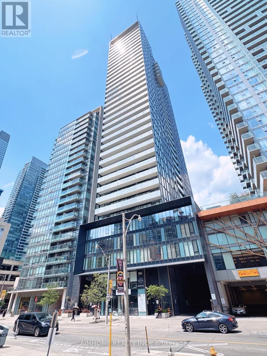Property Photo:  28 Wellesley Street East 3405  ON M4Y 0C4 