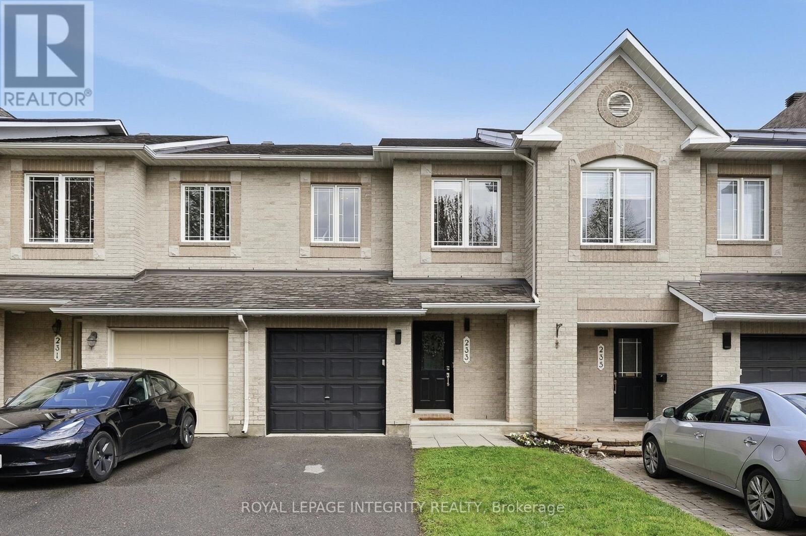 Property Photo:  233 Greenridge Street  ON K1C 7R8 