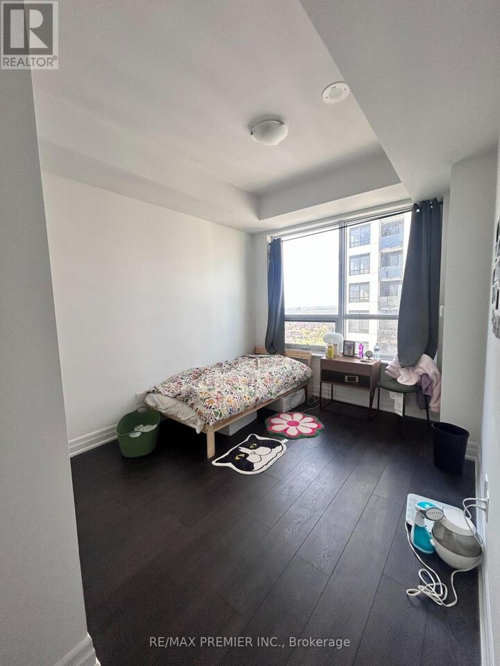 Property Photo:  30 Elm Drive West 2109  ON L5B 0N6 