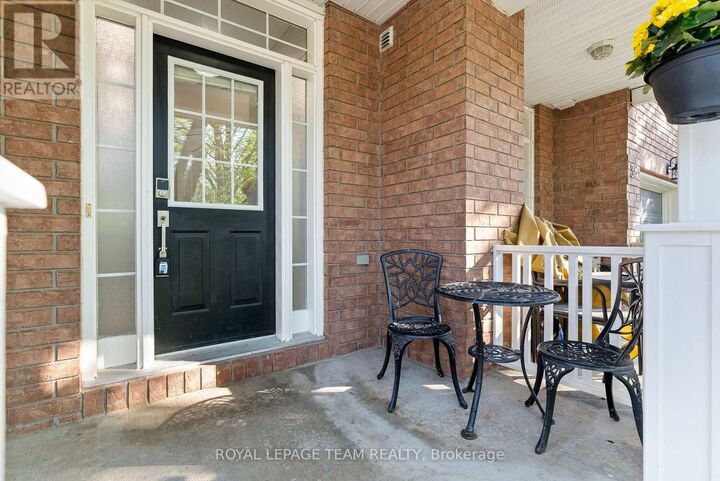 Property Photo:  40 Milner Downs Crescent  ON K2M 2S5 